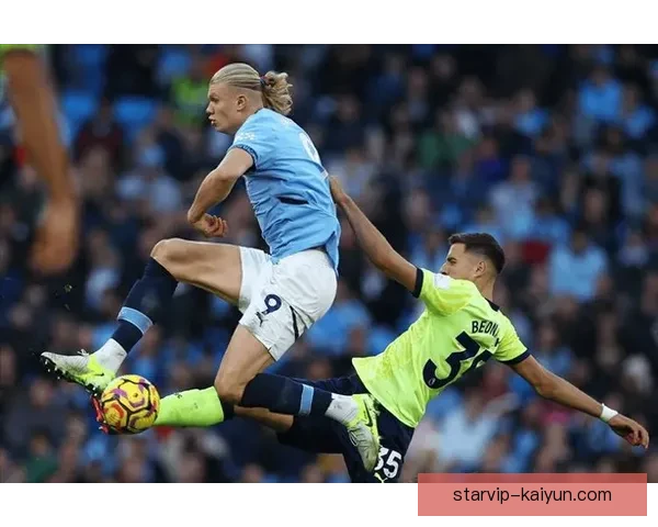 哈兰德头球威胁持续显现，状态回暖助力曼城争夺联赛冠军